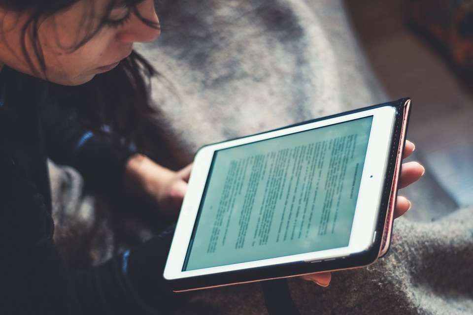 Picture of young gentleman reading